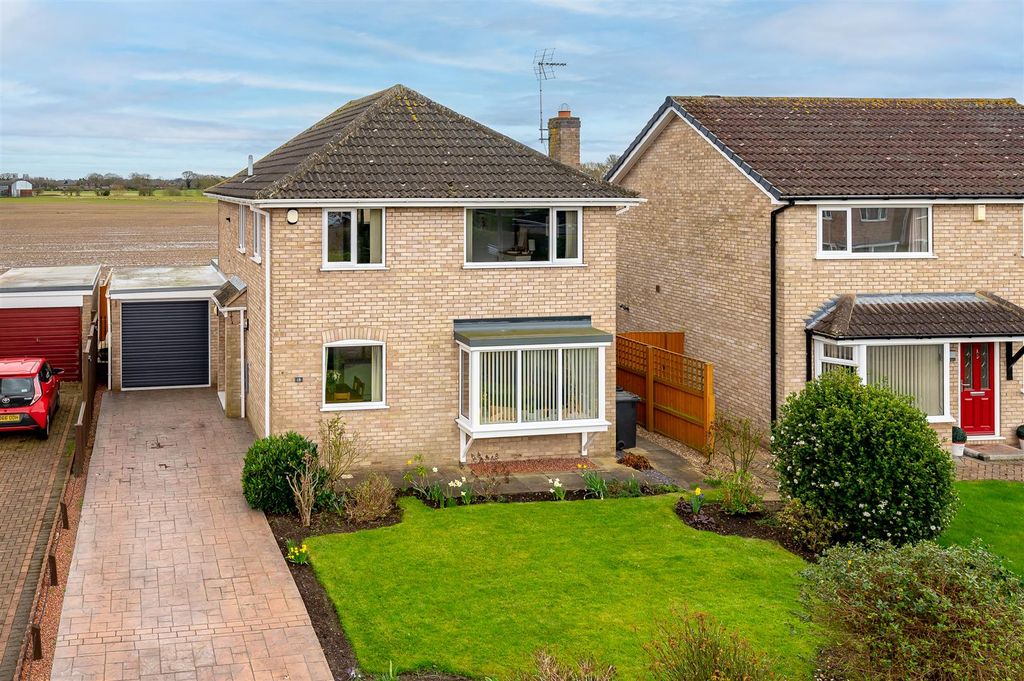 Property photo 1 of 19 External