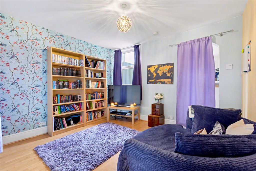 Property photo 2 of 13 Lounge_1.Jpeg