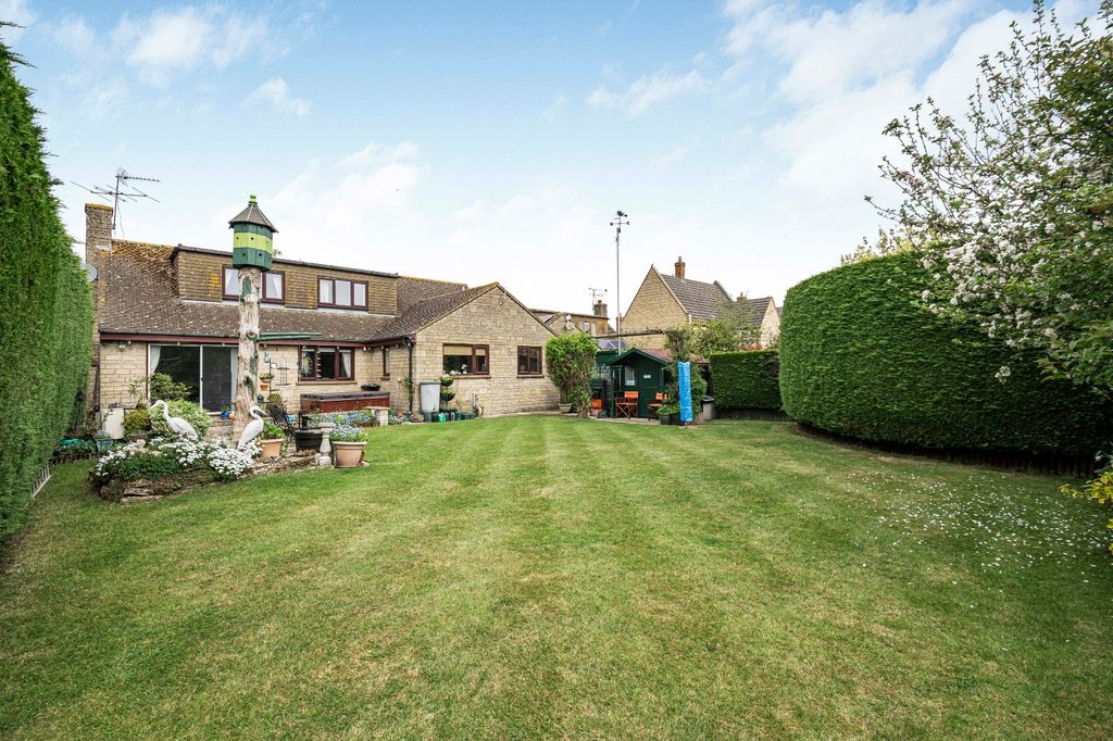 Property photo 1 of 27 Picture No. 31