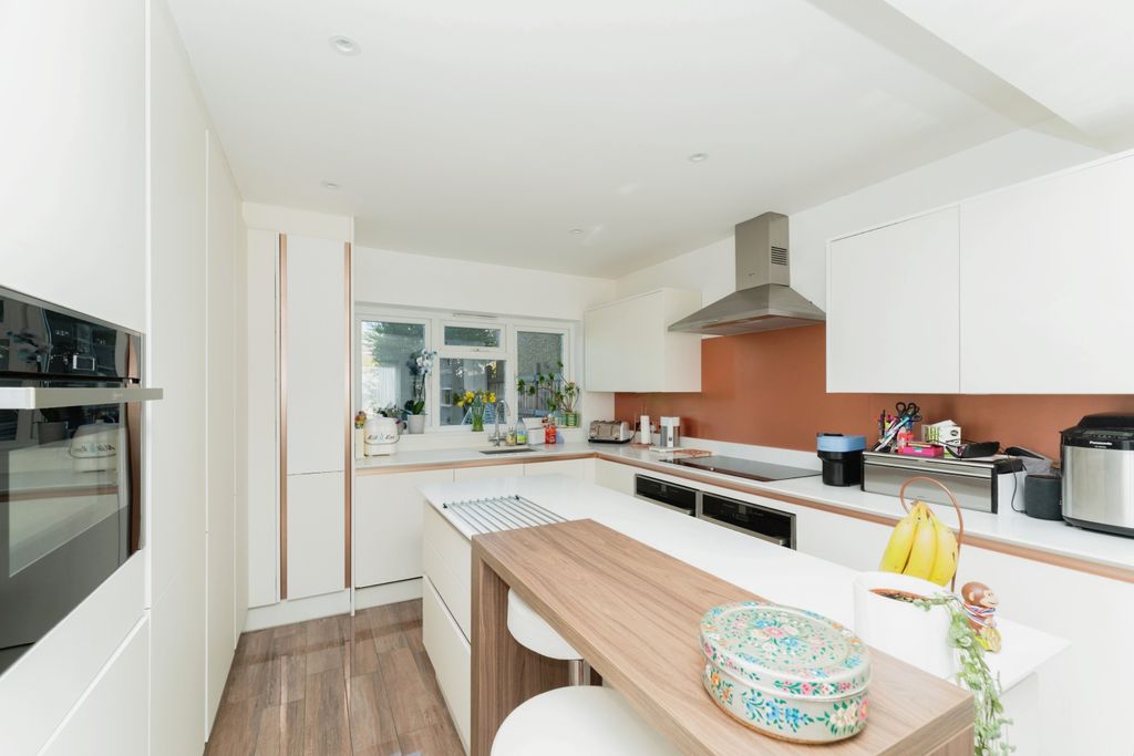 Property photo 3 of 14 Kitchen