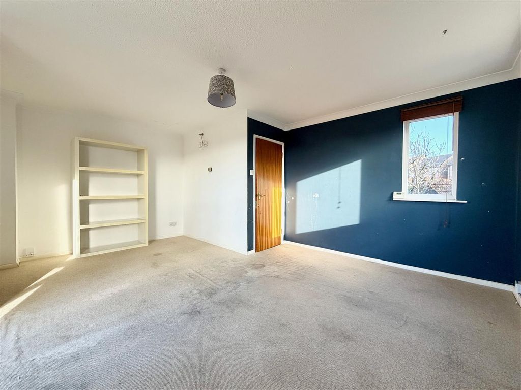 Property photo 3 of 18 Lounge