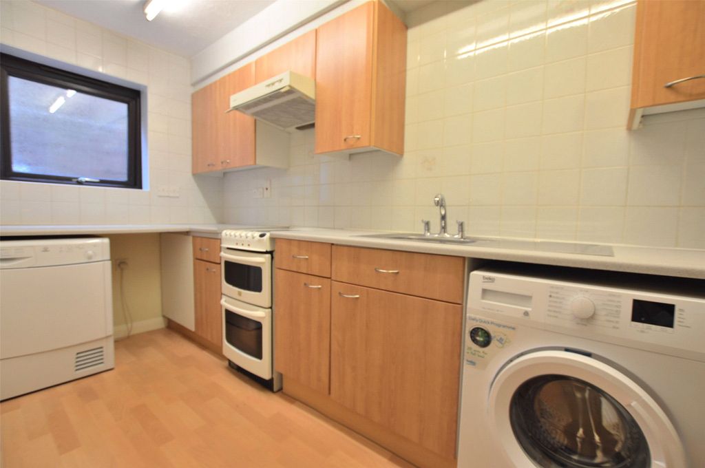 Property photo 3 of 11 Kitchen