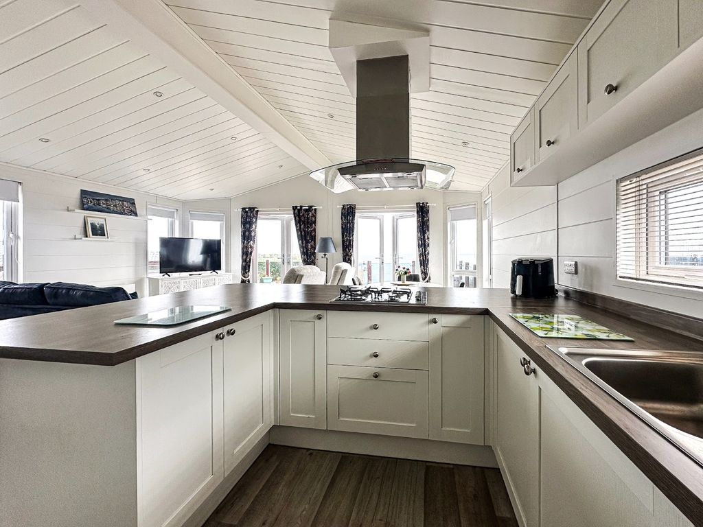 Property photo 3 of 18 5206595