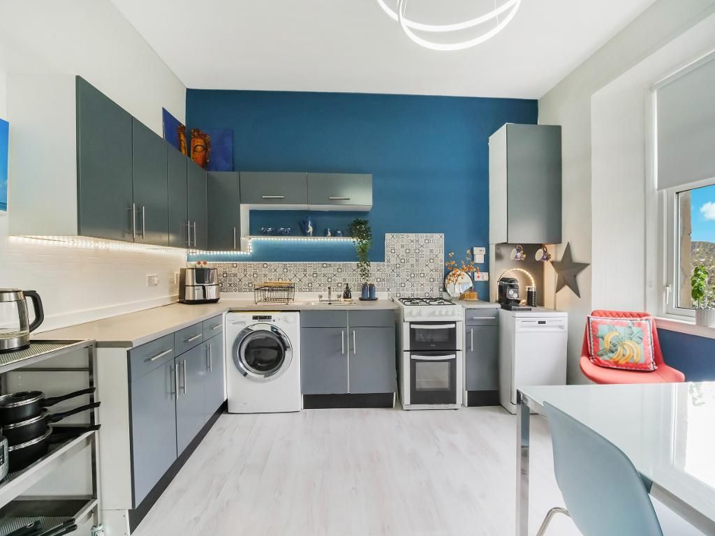 Property photo 3 of 18 Kitchen/ Dining Area