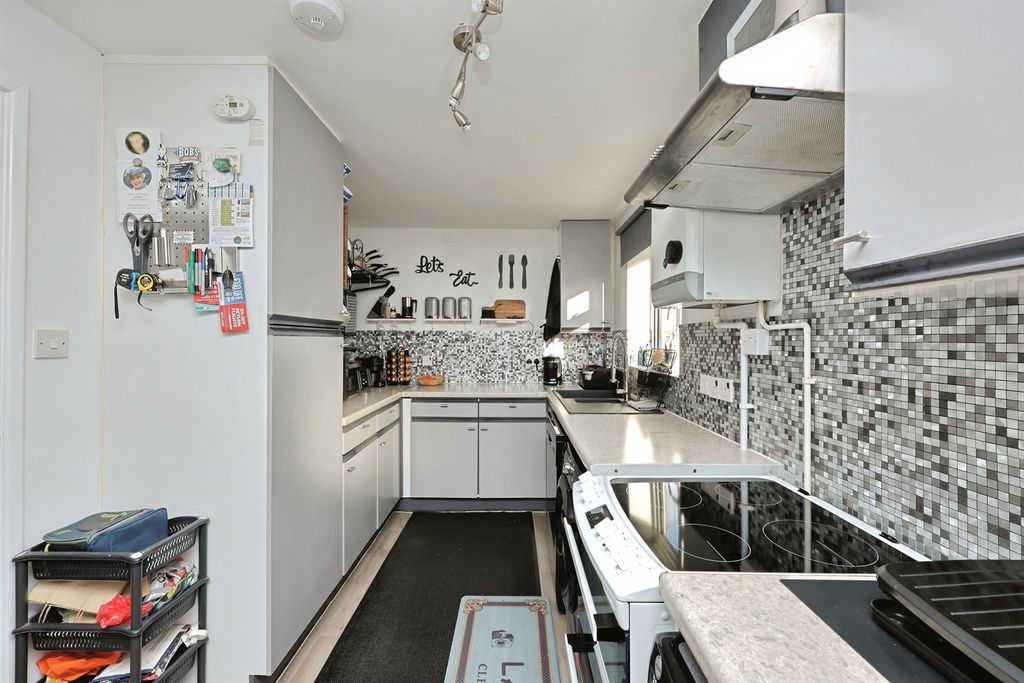 Property photo 3 of 33