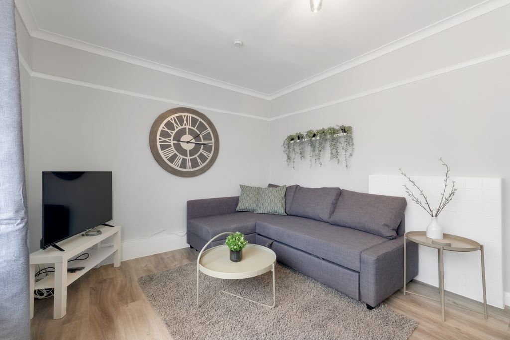 Property photo 1 of 25 Roost Sw18 Morris...