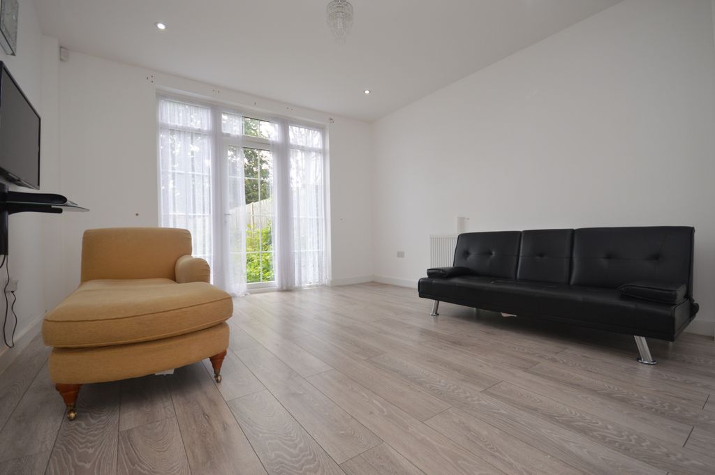 Property photo 1 of 16 4 Bedroom Semi-Detached House To Rent