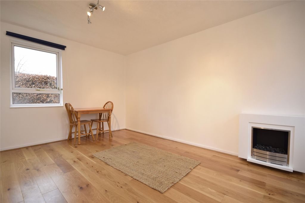 Property photo 1 of 6 Living/Bedroom