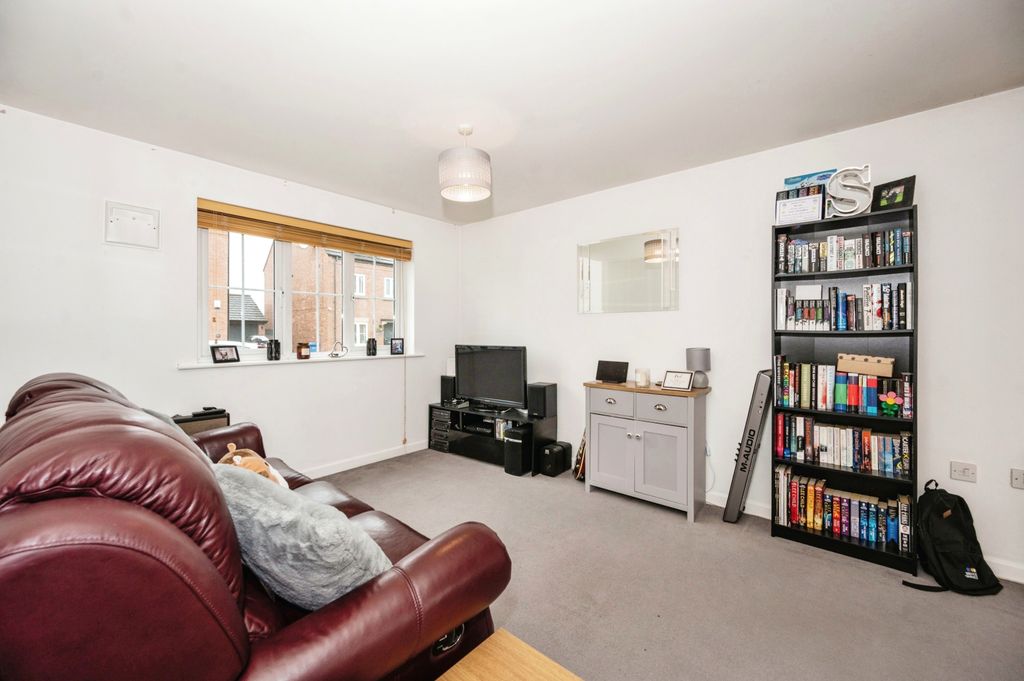 Property photo 2 of 14 Living/Dining Room