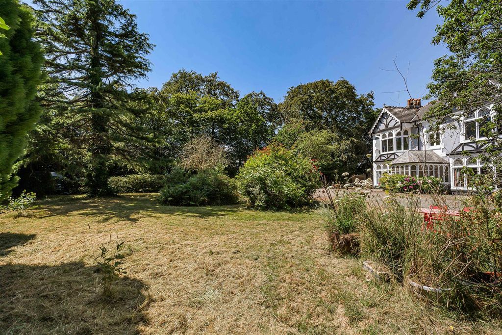 Property photo 2 of 39