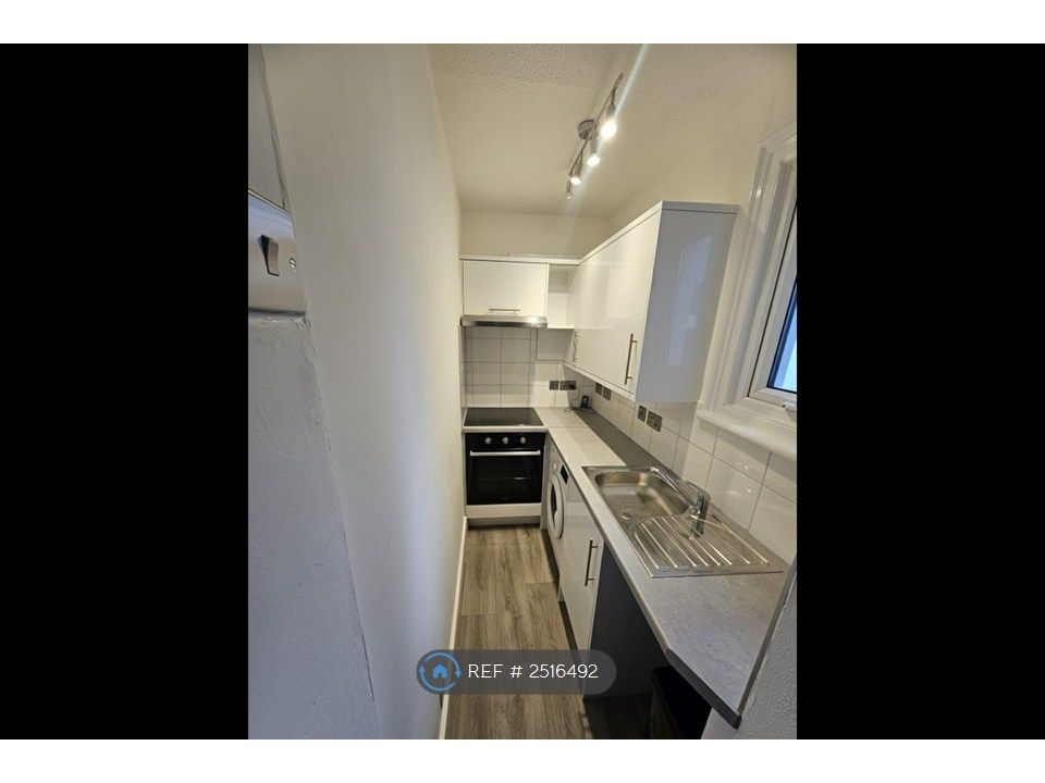 Property photo 2 of 6 Kitchen