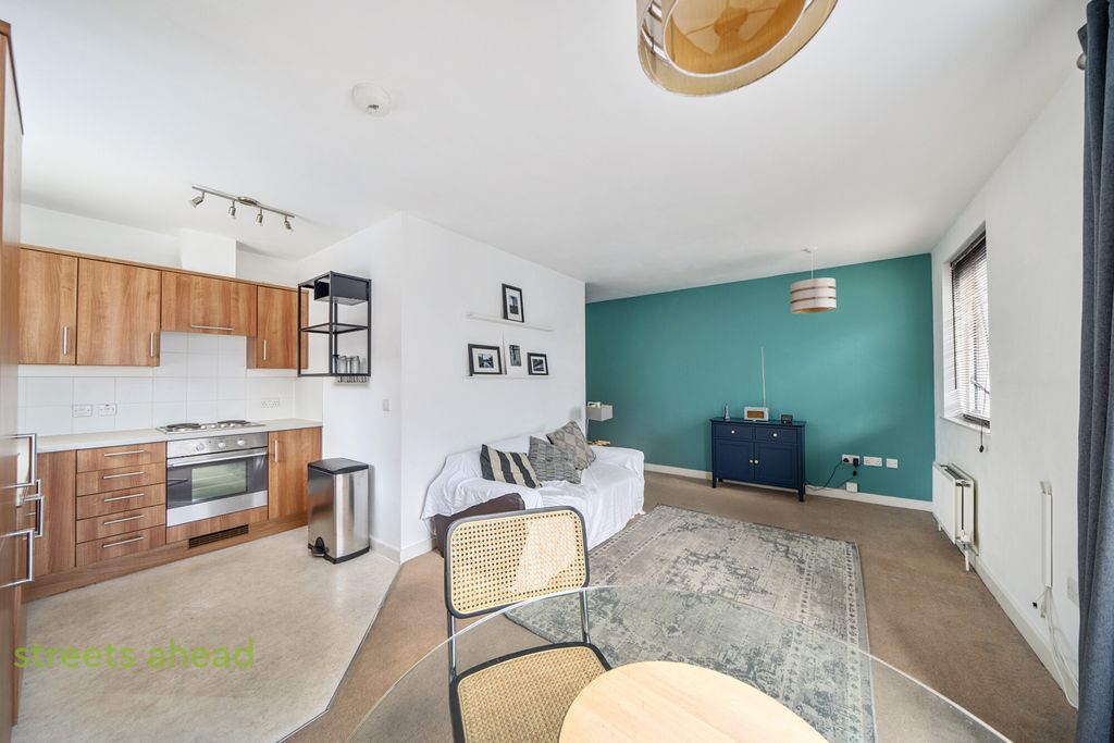 Property photo 3 of 15 01655A6F-0384-456...