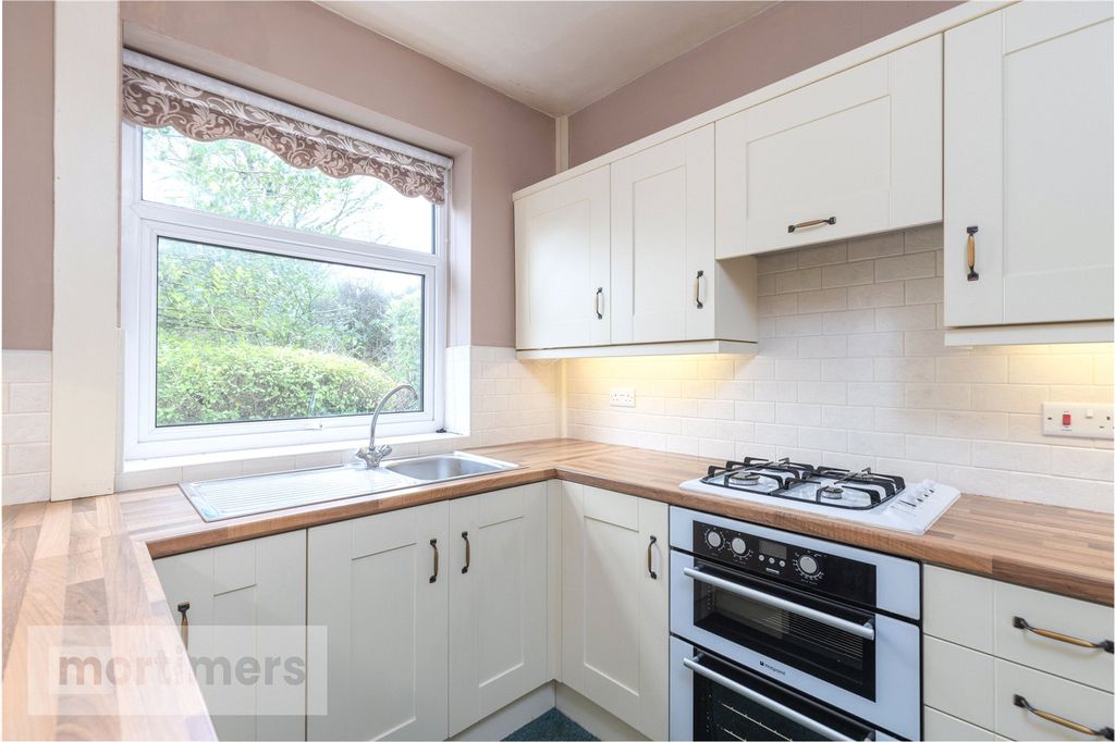 Property photo 2 of 19 Kitchen