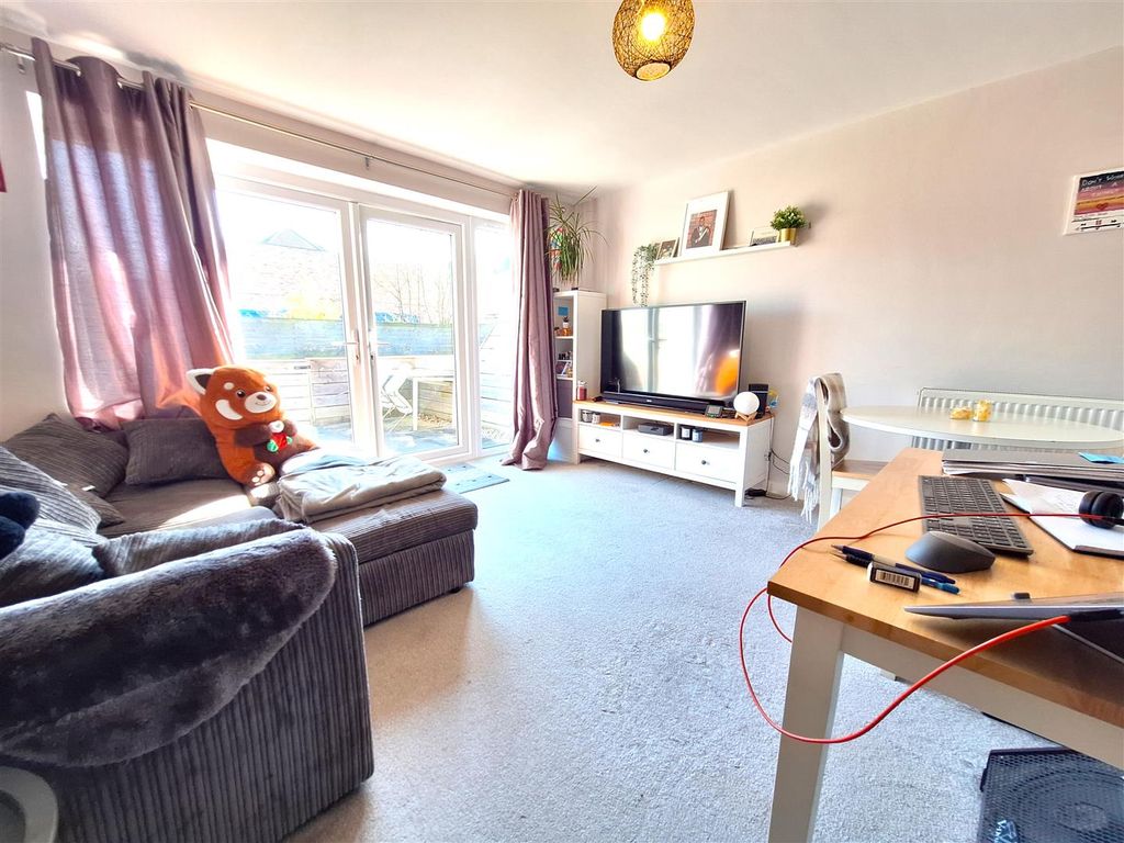 Property photo 2 of 8