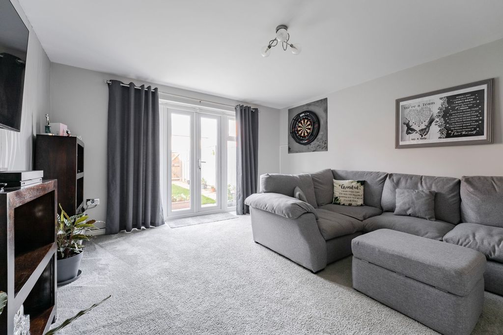 Property photo 3 of 20