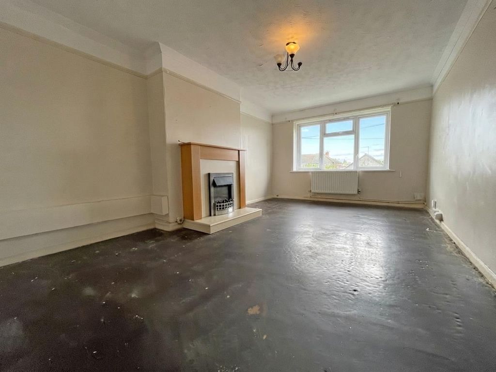Property photo 2 of 10 Orchard Crescent 27 - Lounge Front.Jpg