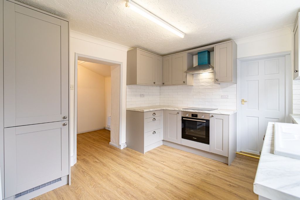 Property photo 3 of 29 4733913