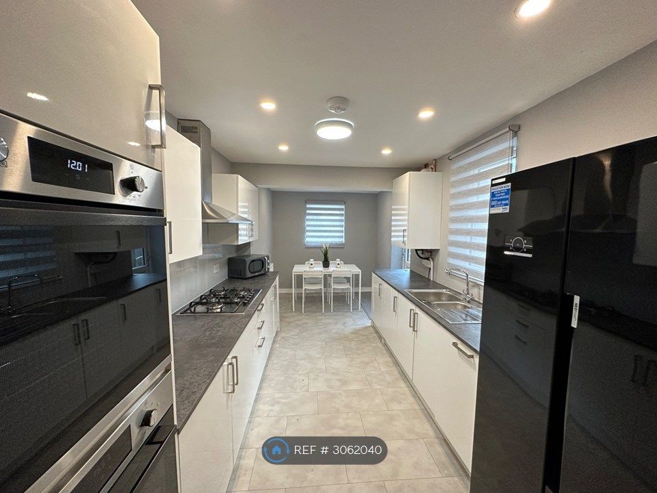 Property photo 1 of 6 Central Kitchen
