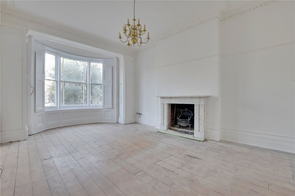 Property photo 2 of 49 Picture No. 77