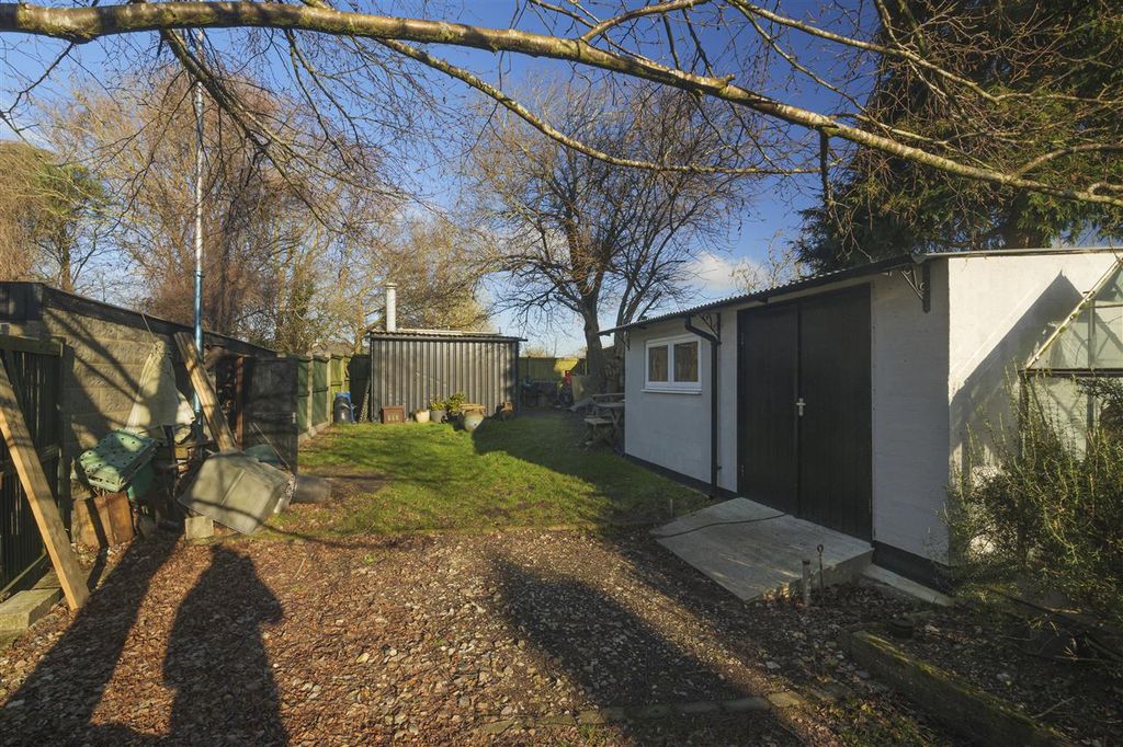 Property photo 2 of 31