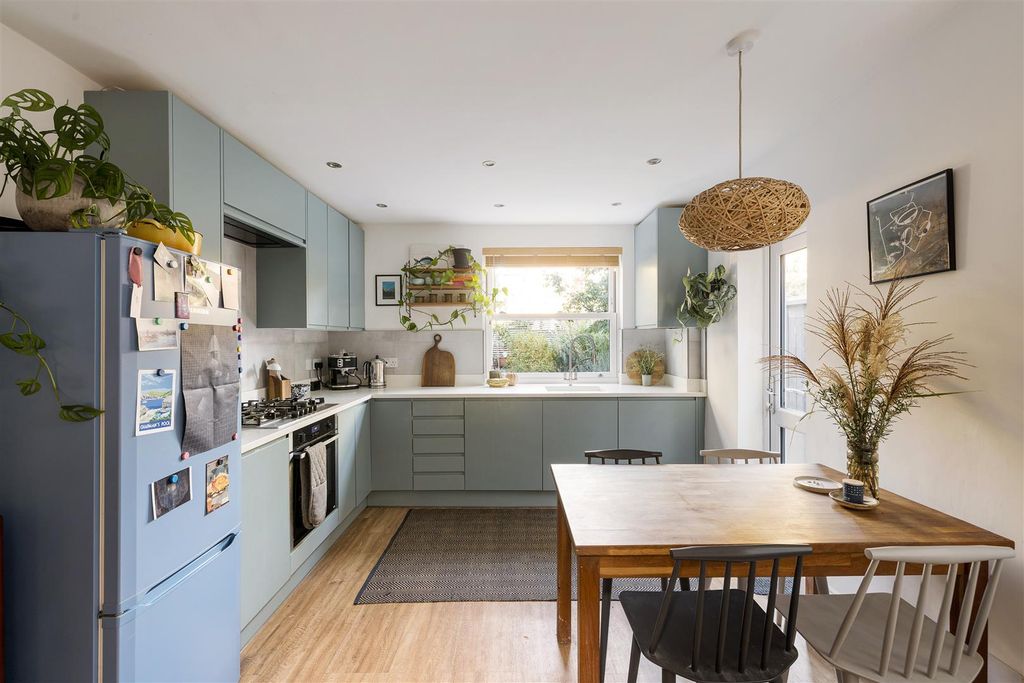 Property photo 3 of 25 Claude Road, E10