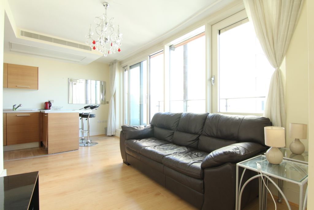 Property photo 2 of 14 Sitting Room