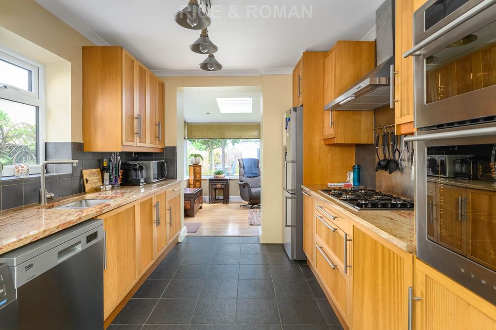 Property photo 3 of 18