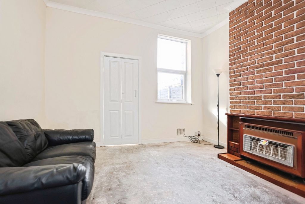 Property photo 3 of 17 Dining Room