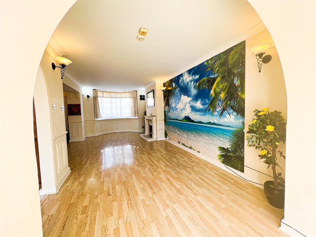 Property photo 1 of 14 Alpha Road E4