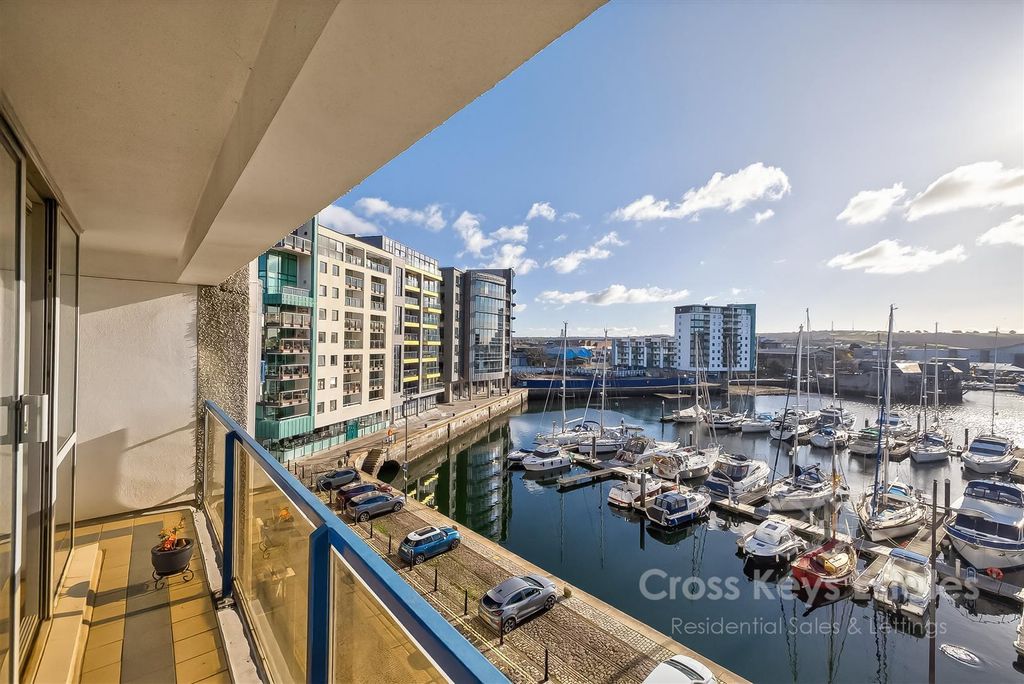 Property photo 2 of 24 Balcony