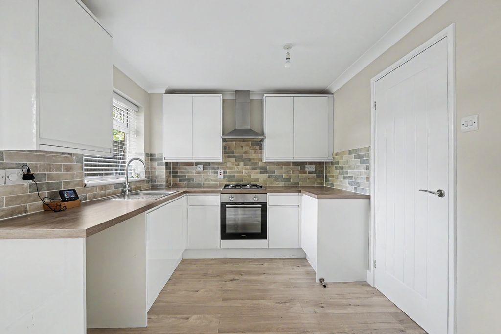 Property photo 3 of 18 5430706