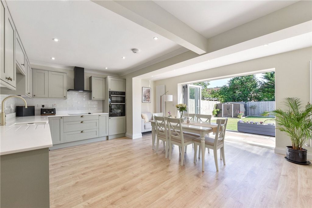 Property photo 3 of 23 Kitchen/Breakfast