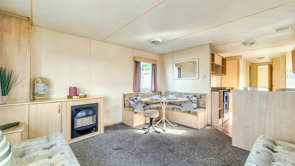 Property photo 2 of 18 Untitled 6