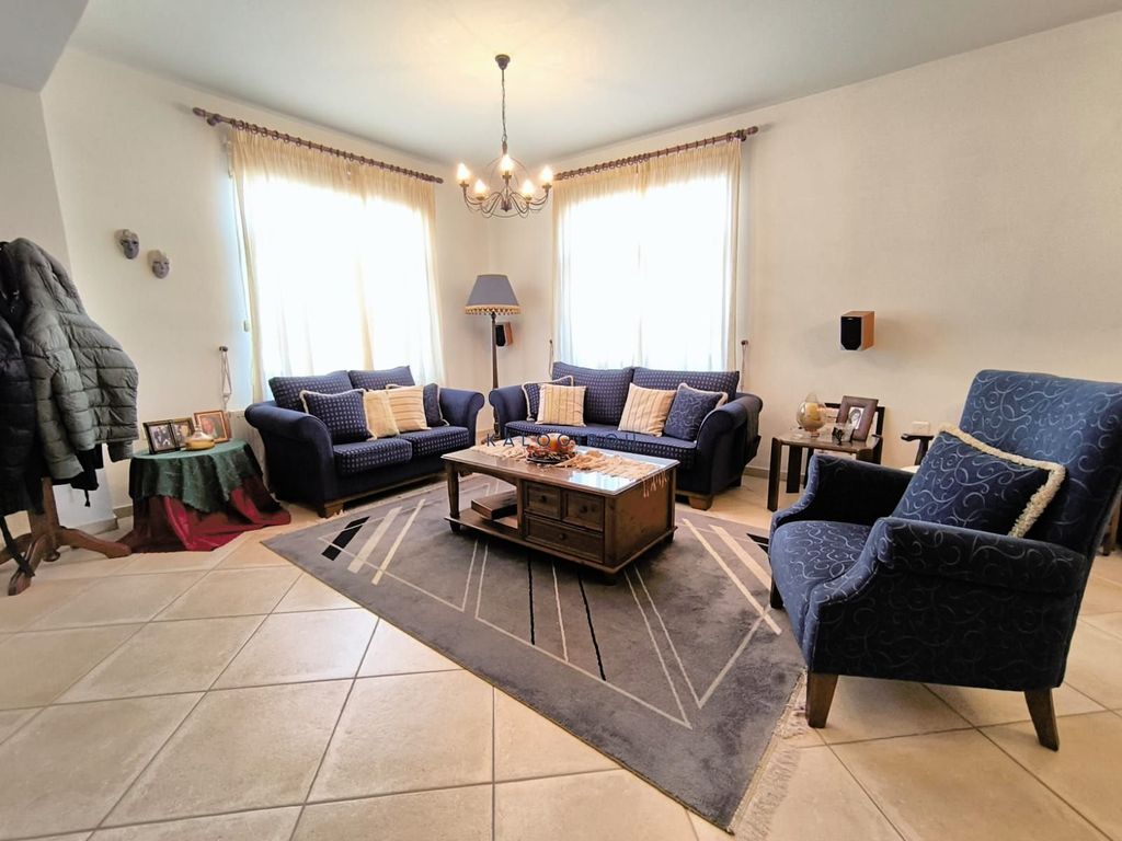 Property photo 2 of 31