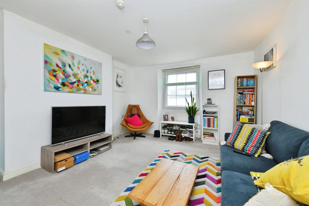 Property photo 2 of 19