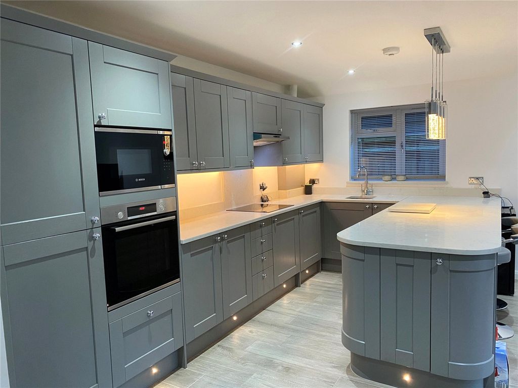 Property photo 2 of 12 Picture No. 17