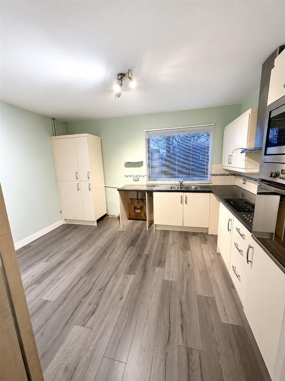 Property photo 2 of 11 Kitchen.Png