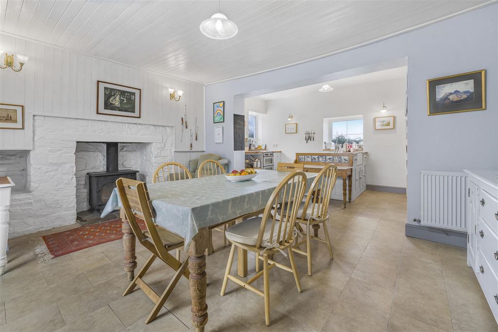 Property photo 2 of 39