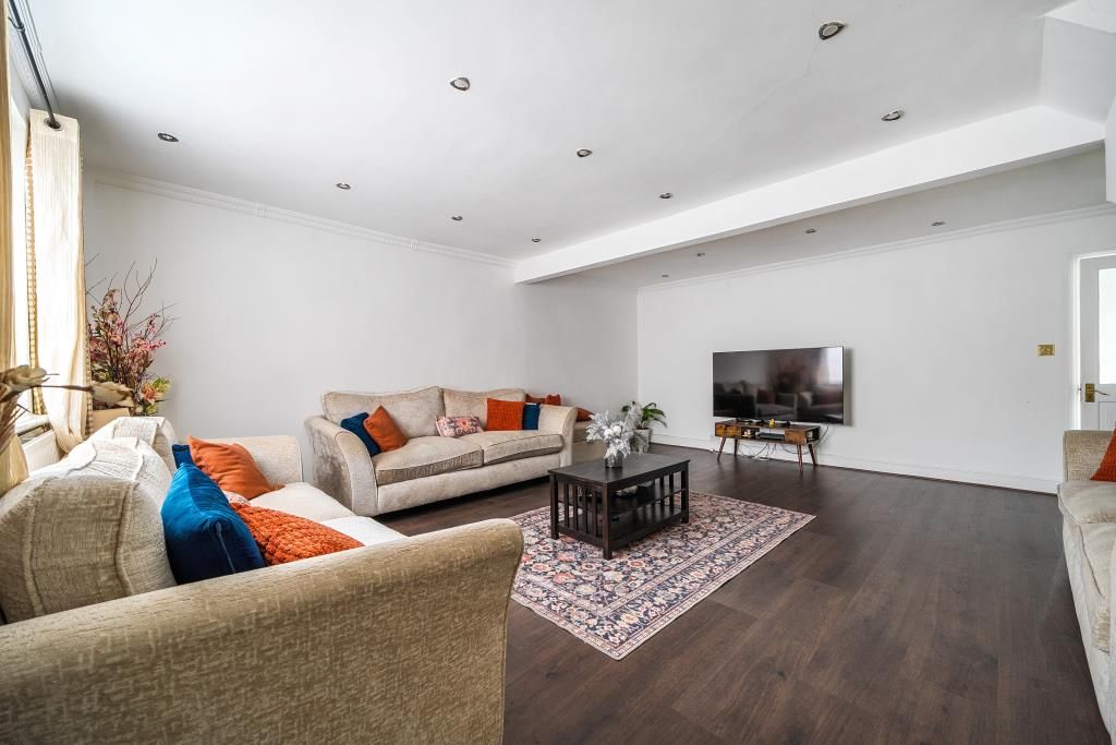 Property photo 2 of 21 Living Room