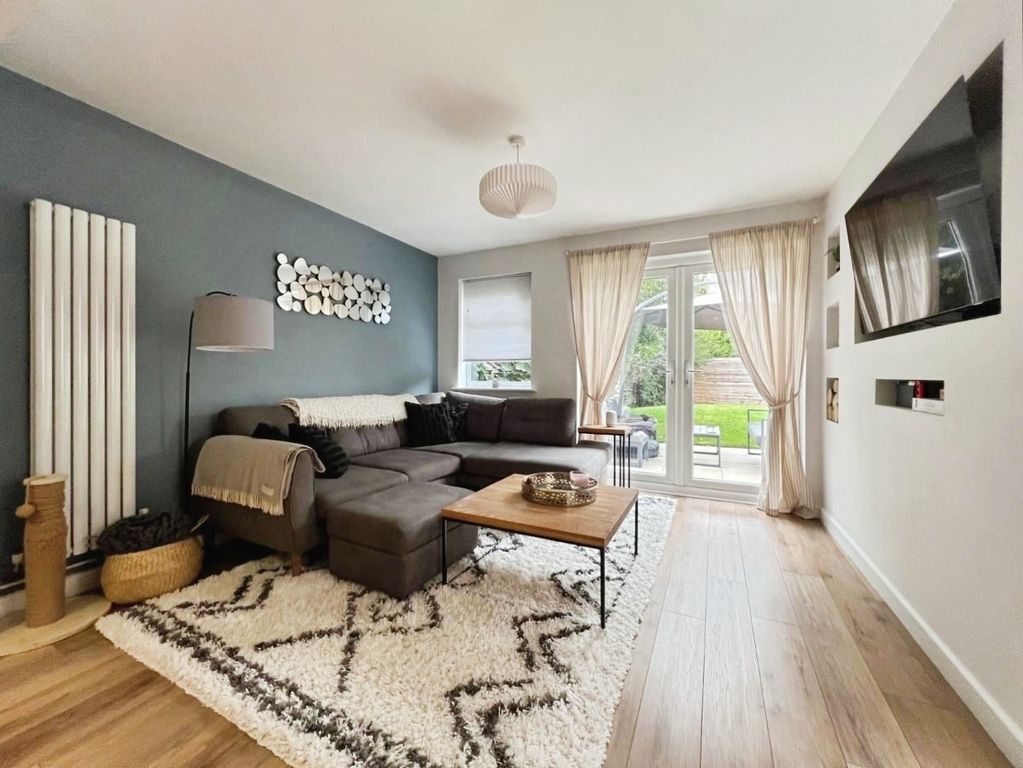 Property photo 3 of 15 Pbox-Living_Room-326117.Jpg