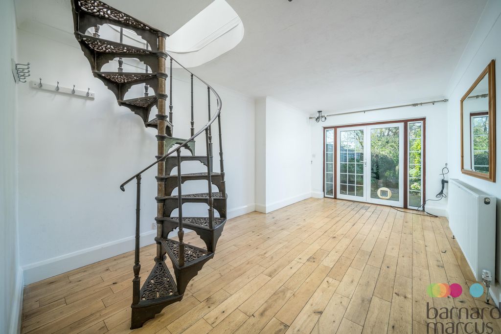 Property photo 1 of 17 Living Room