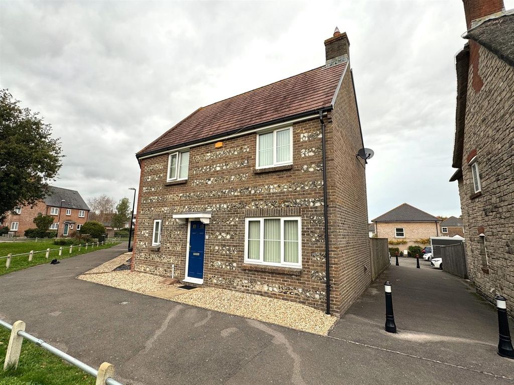 Property photo 1 of 13 Front Main.Jpg