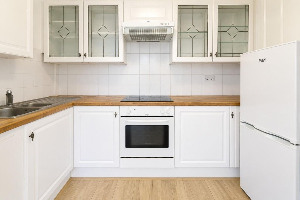 Property photo 1 of 7 Kitchen.Jpg