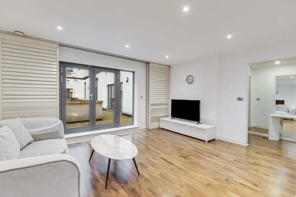 Property photo 3 of 9 Picture No. 43