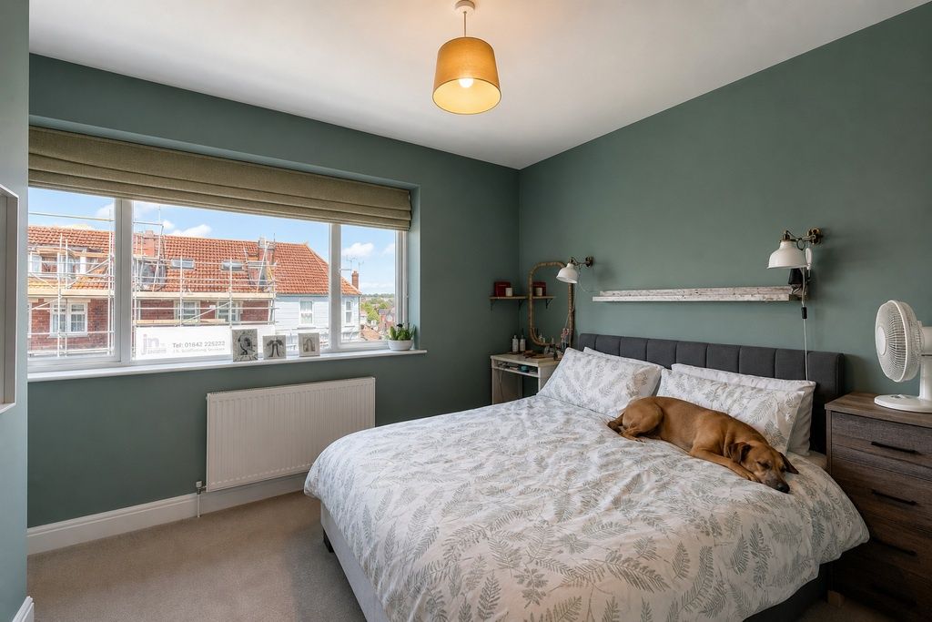 Property photo 2 of 10 Bright, Stylish Bedroom With Large Window...