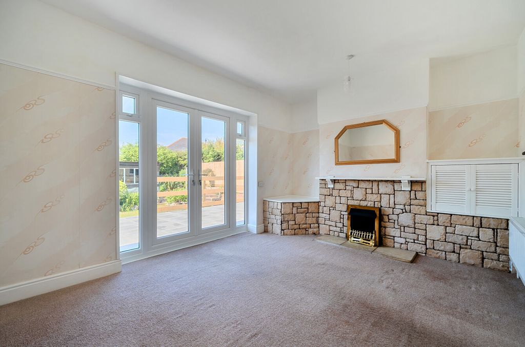 Property photo 3 of 14 3 - 7-681E185Cdc99B-1...