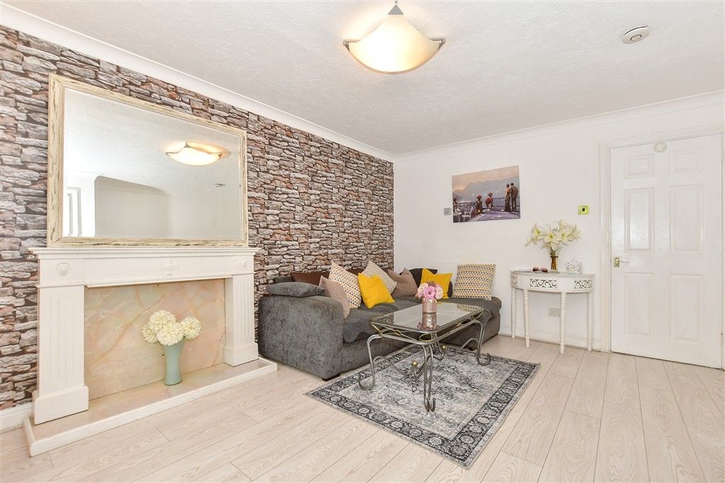 Property photo 1 of 6 Kitchen