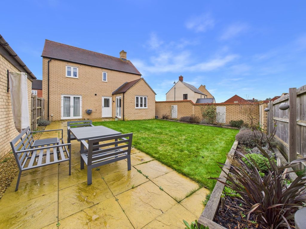 Property photo 2 of 31