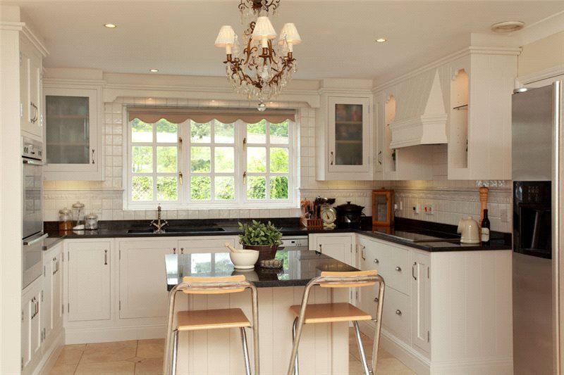 Property photo 3 of 11 Kitchen