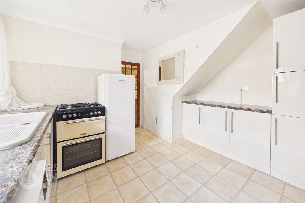 Property photo 3 of 27
